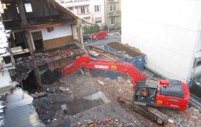 Abbruch mit Bagger